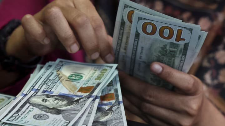 Dollar Under Pressure: How Fed Easing Opens New Opportunities for Foreign Investors