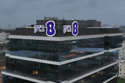 Fuhrer and Searchlight selling Bezeq shares for $650m