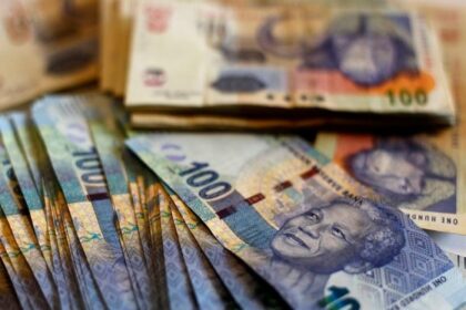 The Dollar Pressures, the Rand Weakens: Can South Africa Keep Its Balance in the Global Market Battle?