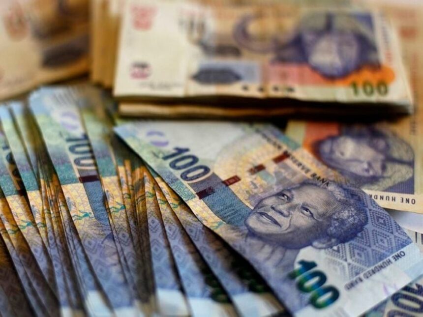 The Dollar Pressures, the Rand Weakens: Can South Africa Keep Its Balance in the Global Market Battle?