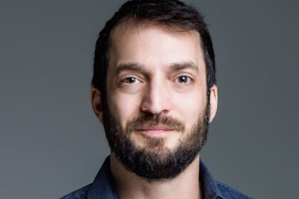 Bestselling author buys Tel Aviv penthouse for NIS 21m