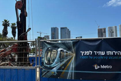 Who decides if China will build the Metro?