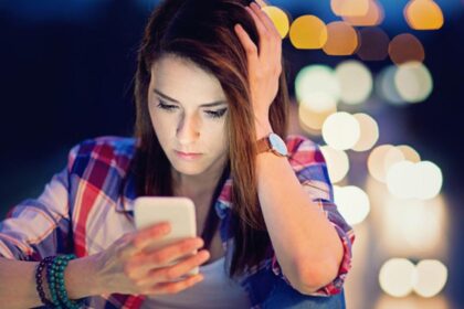 How Social Media Affects Teen Mental Health: Unveiling Hidden Threats and Solutions for the Future