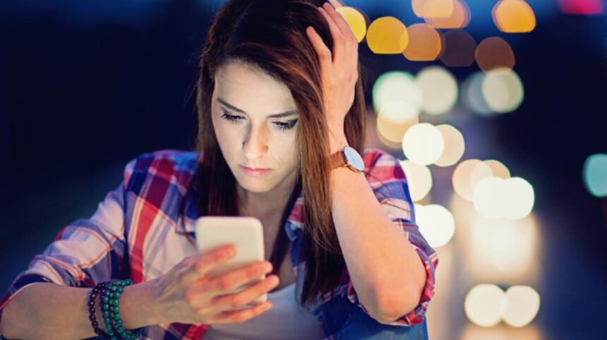 How Social Media Affects Teen Mental Health: Unveiling Hidden Threats and Solutions for the Future