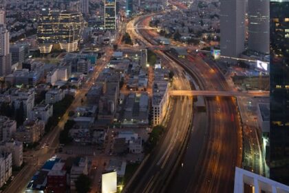 Integrated transport hubs planned above Ayalon Highway