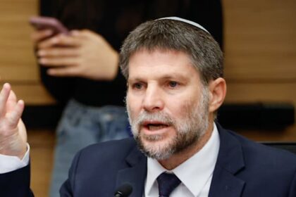 Smotrich puts finishing touches on war unpaid leave scheme