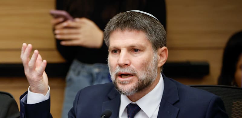 Smotrich puts finishing touches on war unpaid leave scheme
