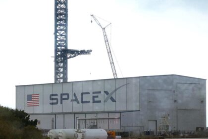 SpaceX Warns of High Risks and Commercial Challenges for AI-based Space Data Centers