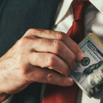 Dollar Weakens: How Improved Geopolitical Situation and Lower Inflation Affect Currency Markets