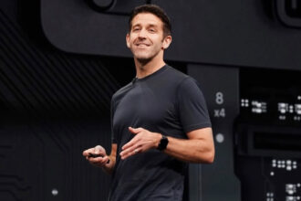 John Ternus and Apple's Transformation in the Age of Artificial Intelligence: Challenges and Prospects