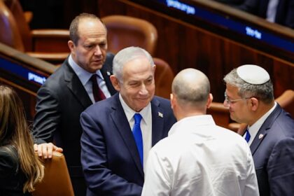 Coalition submits bill to dissolve Knesset