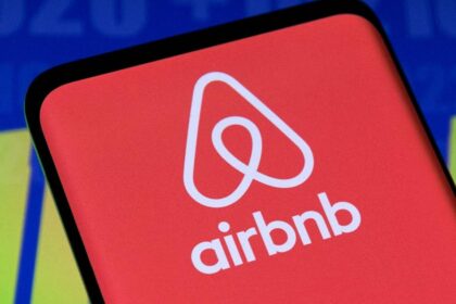 Airbnb and Expedia Adjust Forecasts Amid Booking Declines and Geopolitical Instability