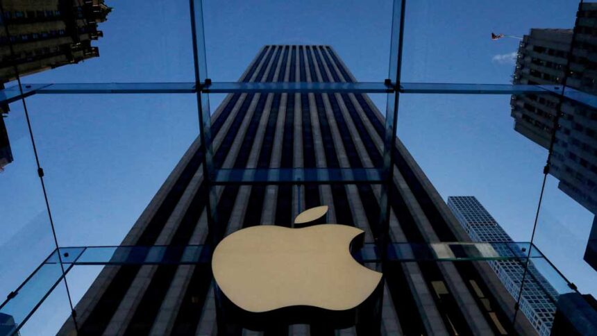 Apple at its Peak: Strong Forecasts, iPhone 17, and MacBook Neo as Growth Drivers