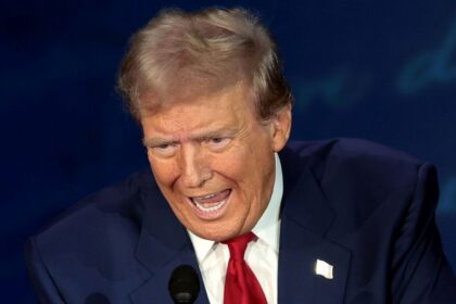 Trump Issues Ultimatum to EU on Trade, Threatening Higher Tariffs on Cars and Industrial Goods
