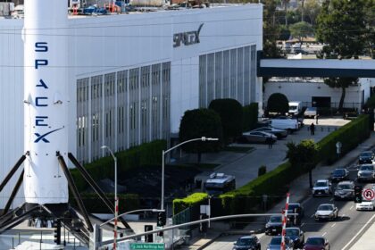 SpaceX Surges Past $2.5 Trillion as Cramer Says Investors Are Buying Elon Musk, Not the Earnings