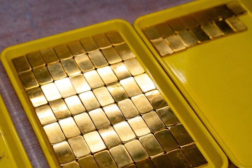Gold Jumps 2.7% as US and Iran Seal Hormuz Deal, Cutting Rate-Hike Fears and Lifting Bullion From Two-Month Lows