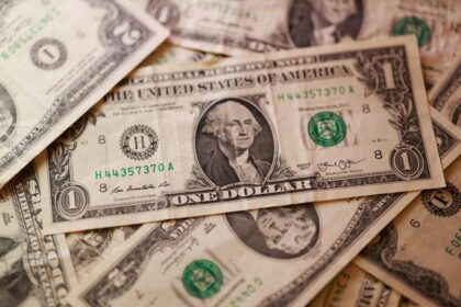 Dollar Sinks to 10-Day Low as US-Iran Framework Deal Sends Oil Tumbling