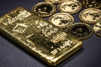Gold Bulls Gut Outlooks as Deutsche Bank and Goldman Slash Targets on Hawkish Fed and Hormuz Uncertainty