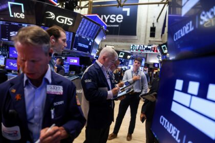 The Magnificent Seven Just Got Dumped for Memory Chips: How Micron and Sandisk Stole Wall Street's Favorite Trade