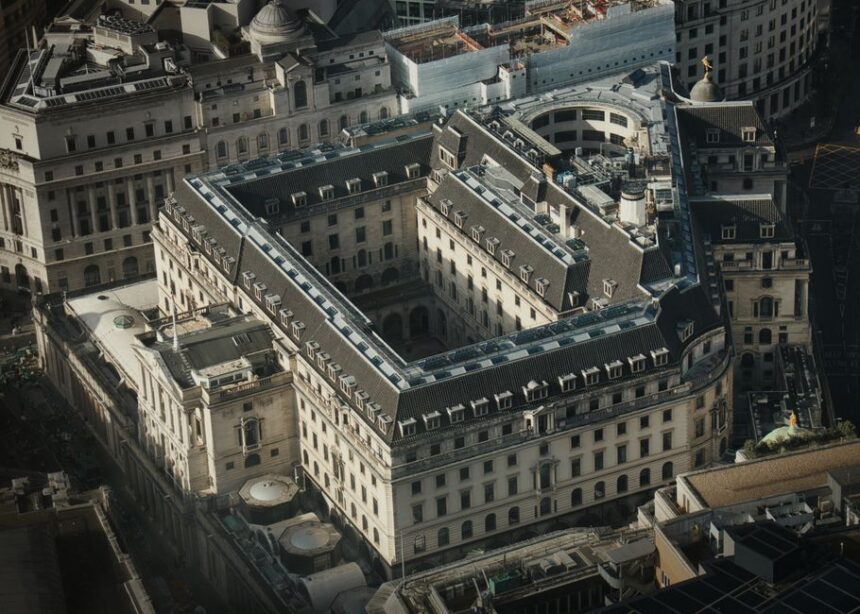 Bank of England Holds Rates Steady as Global Monetary Policy Enters a Cautious New Phase