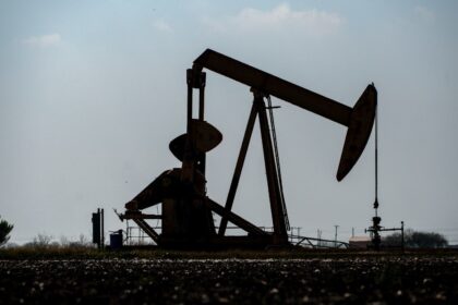 Iran Strikes Pause, Oil Craters 7%: A Two-Night Ceasefire Reminds Markets How Fragile the Rally Really Is