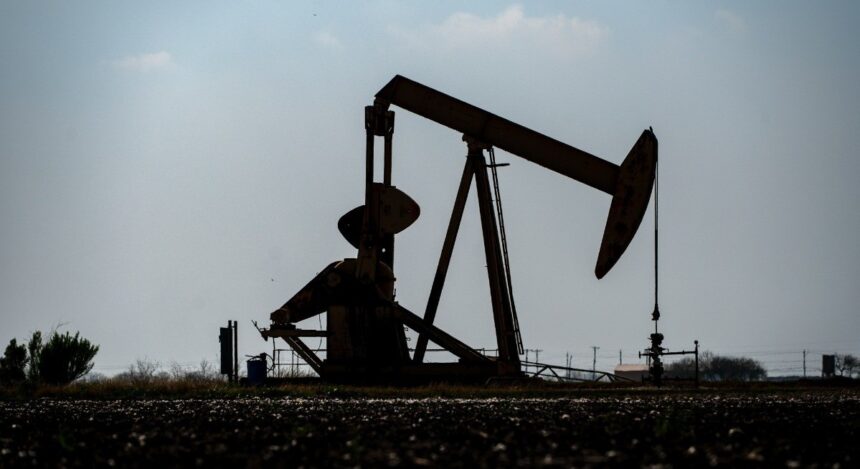 Iran Strikes Pause, Oil Craters 7%: A Two-Night Ceasefire Reminds Markets How Fragile the Rally Really Is