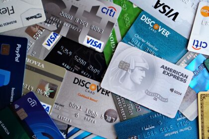 Global Economy Under Pressure: PayPal vs. American Express in a Recession Scenario